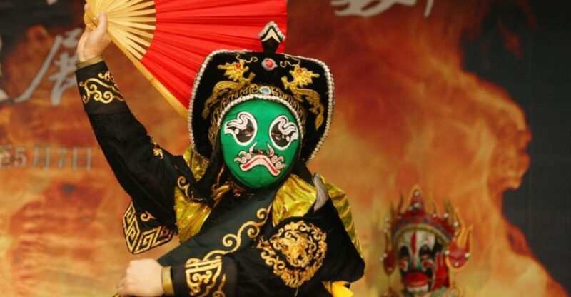 Chengdu: Illuminated Night Tour With Sichuan Opera or Hotpot - Key Points
