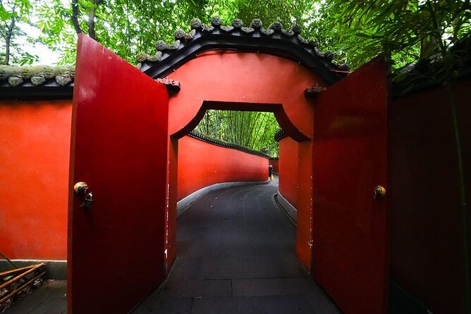 Chengdu Muslim Day Trip: Panda Breeding Base, Mosque, Wuhou Temple & Jinli - Important Considerations