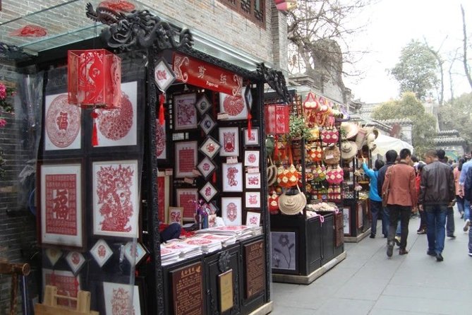 Chengdu Muslim Day Trip: Panda Breeding Base, Mosque, Wuhou Temple & Jinli - Highlights of the Tour