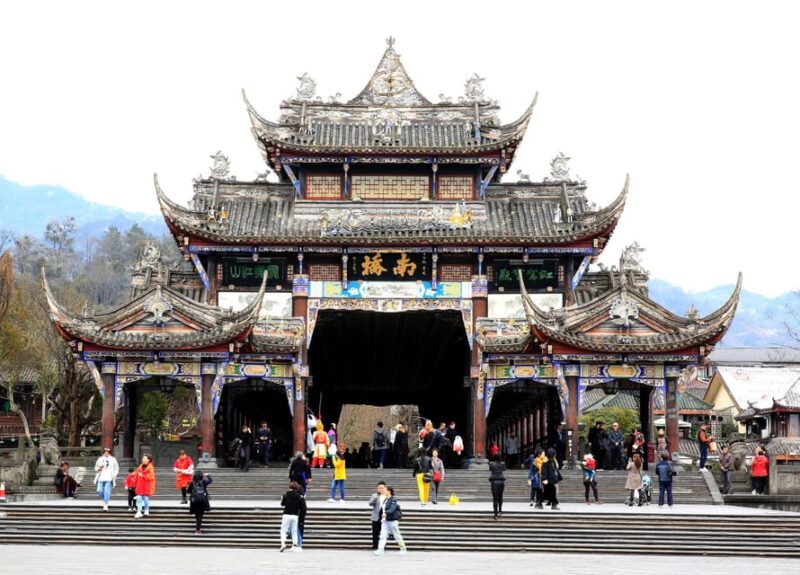 Chengdu Panda Base and Dujiangyan One-Day Private Tour - Itinerary