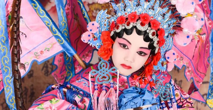 Chengdu: Shu Feng Ya Yun Sichuan Opera House Tickets Booking - Language Support and Accessibility