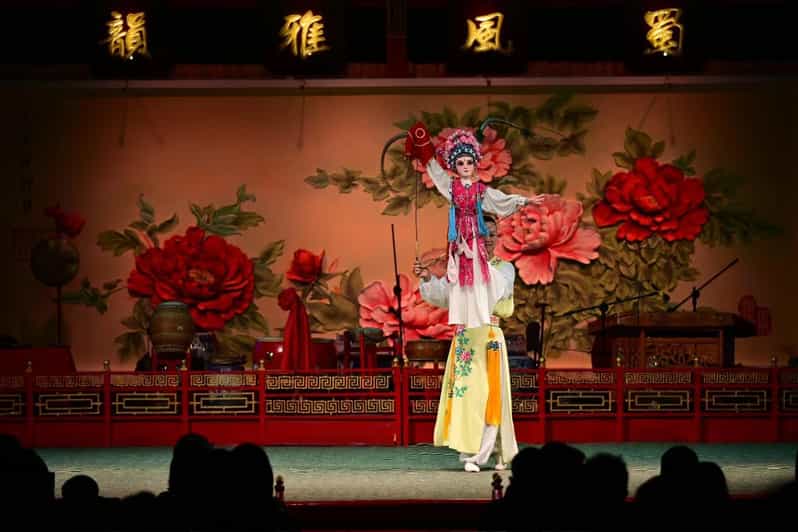 Chengdu:Sichuan Opera Show - Included Features
