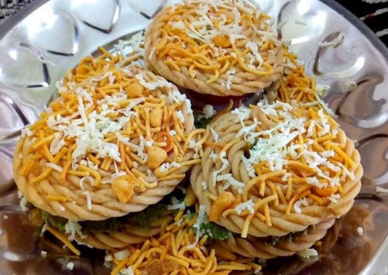Chennai: 2 Hour Street Food Walking Tour - Connecting With Locals