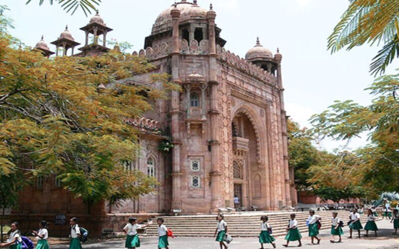 Chennai, Kapaleeshwarar Temple & Marina Beach Private Tour - Key Attractions