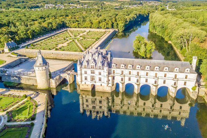 Chenonceau Castle: Private Guided Walking Tour - Meeting and Pickup Details