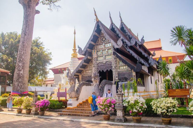 Chiang Mai: 3 Hour Old City and Temples Guided Walking Tour - Prominent Temples Explored