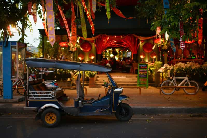 Chiang Mai: Chiang Mai Evening Foodie Tour - Pickup and Drop-off