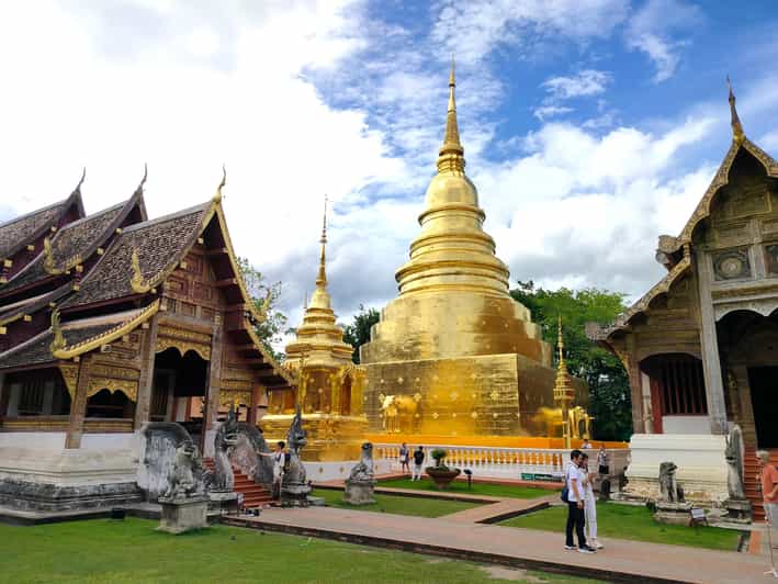 Chiang Mai: Chiang Mai Old City Twilight Walking Tour - Key Points