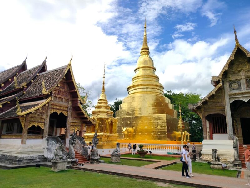 Chiang Mai: Chiang Mai Old City Twilight Walking Tour - Highlights of the Tour
