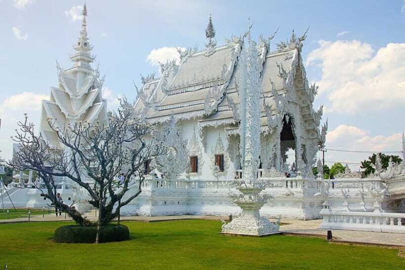 Chiang Mai: Chiang Rai 3 Temples Day Trip With Lunch - Meeting Point and Dress Code