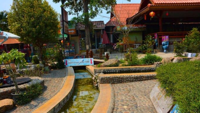 Chiang Mai: Chiang Rai Temples, Golden Triangle & Boat Tour - Frequently Asked Questions