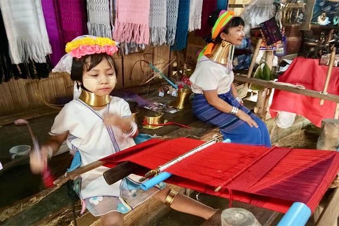 Chiang Mai-Chiang Rai: White Temple-Black House-Blue Temple-Karen Village - Karen Village