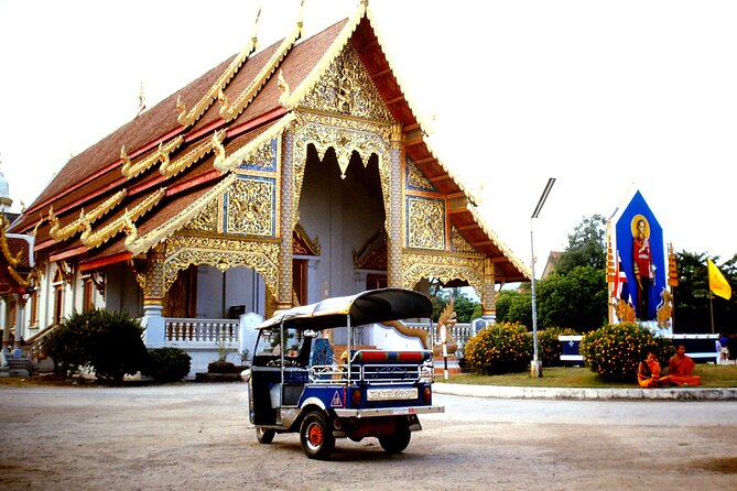 Chiang Mai City Tuk Tuk Tour - Half Day - Discovering Wat Phra Singh