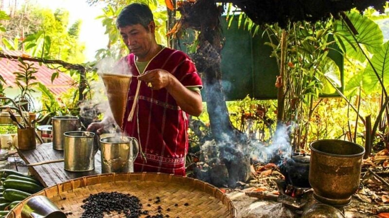 Chiang Mai: Doi Inthanon National Park and Pha Dok Siew Trek - Hmong Hill Tribe Market