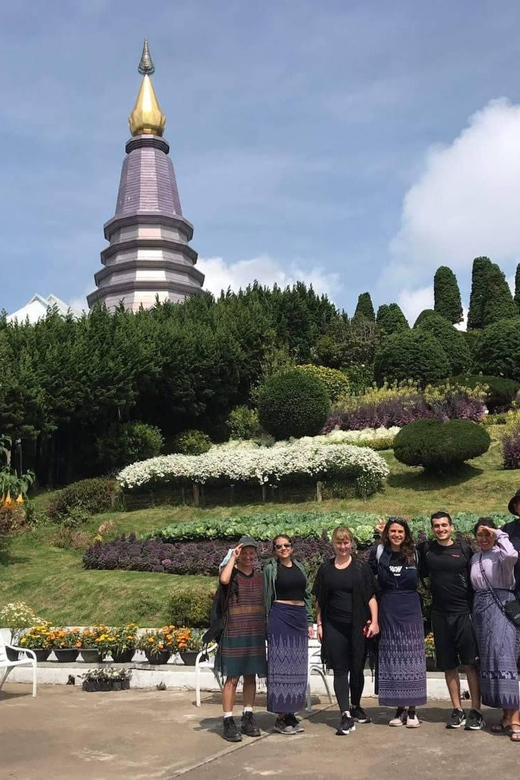 Chiang Mai: Doi Inthanon Park and Pha Dok Siew Hike Day Trip - Exploring the Kings and Queens Pagodas