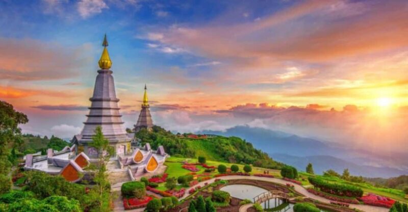 Chiang Mai: Doi Inthanon Park, Waterfalls and Hilltribe Tour - Visiting Scenic Waterfalls