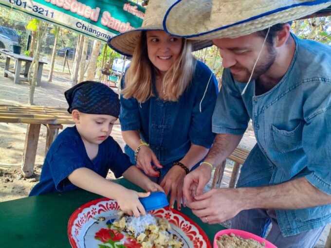 Chiang Mai: Elephant Sanctuary Guided Tour in Spanish - Recommended Gear