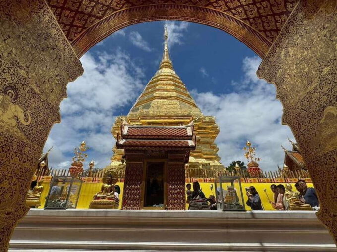 Chiang Mai: Elephant Sanctuary, Monk Trail & Doi Suthep Tour - Visiting Wat Phra That Doi Suthep