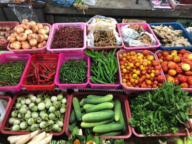 Chiang Mai: Evening Cooking Class and Local Market Visit - Ingredients and Dishes Offered