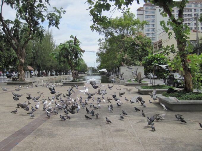 Chiang Mai: Guided Historical City Tour by Bike With Lunch - Frequently Asked Questions