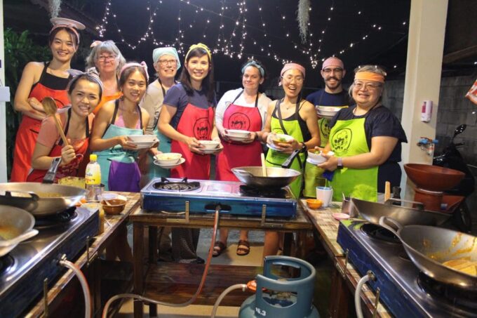 Chiang Mai: Half Day Cooking Class With Local Market Tour - Transportation and Location