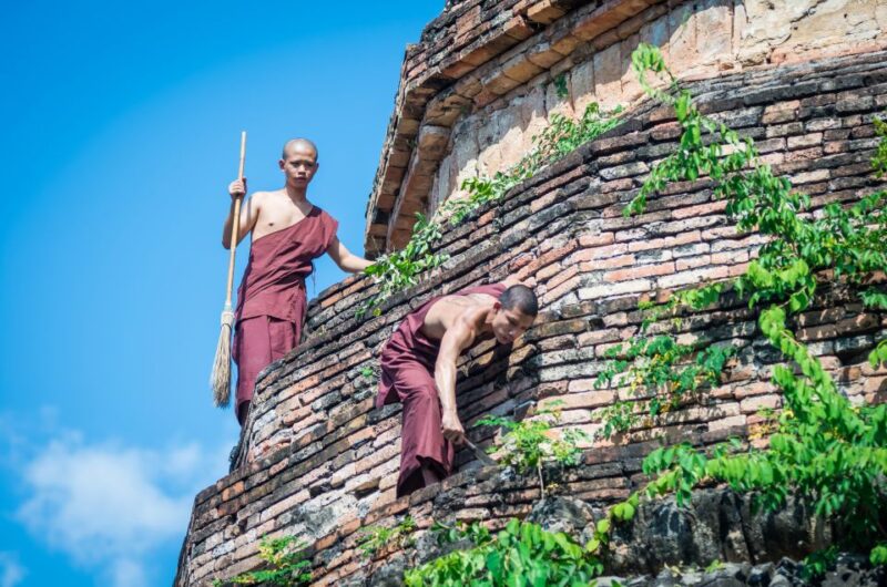 Chiang Mai: Historic Old City 4-Hour Guided Bike Tour - Biking Experience