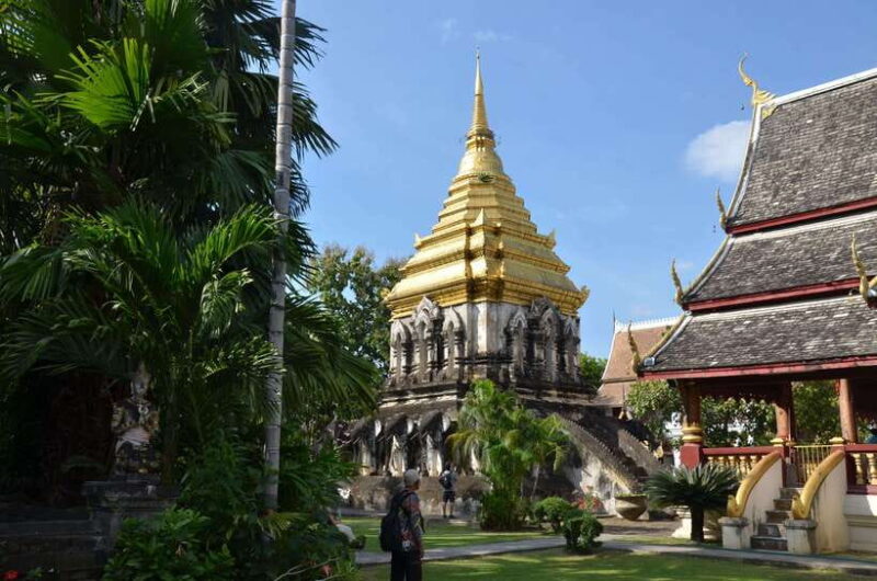 Chiang Mai: Historic Temples and City Guided Walking Tour - Discovering Wat Chiang Man