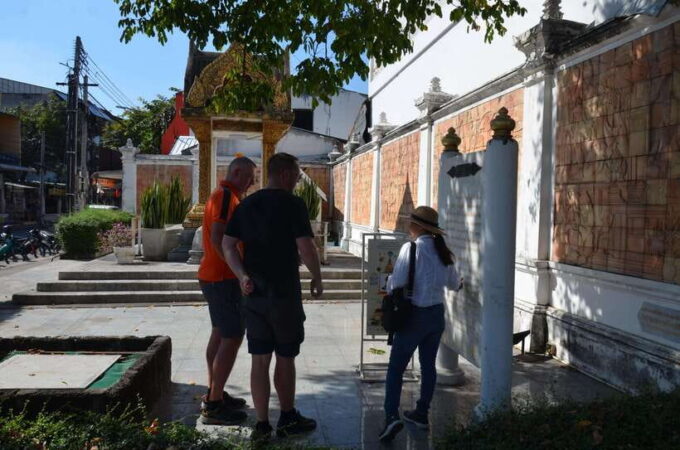 Chiang Mai: Historic Temples and City Guided Walking Tour - Participant Guidelines and Dress Code