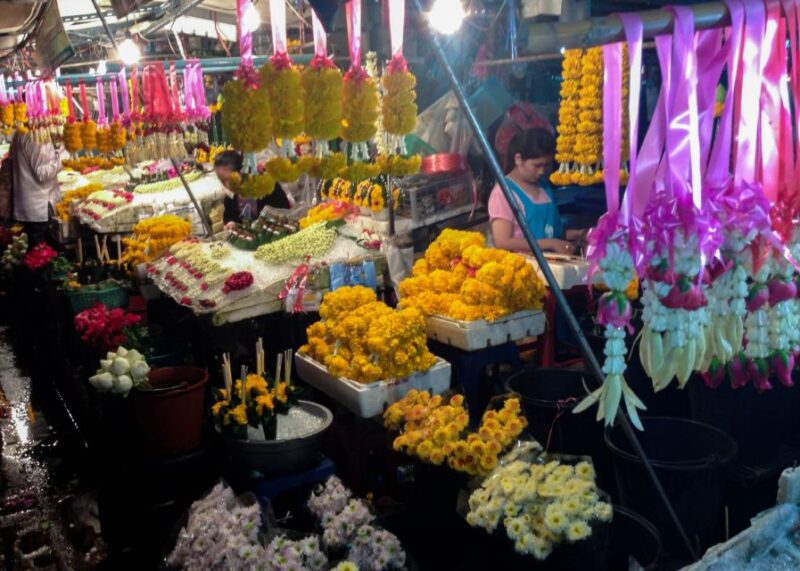 Chiang Mai: Local Food and Markets Guided Walking Tour - Meeting Point and Stops