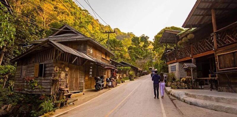 Chiang Mai: Minivan Rental With Driver to Doi Mae Kam Pong - Logistics
