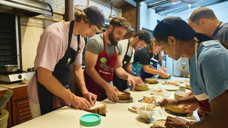Chiang Mai: Morning Cooking Class With Market Visit - Key Points