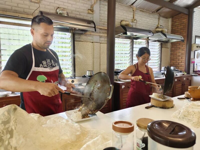 Chiang Mai: Morning Cooking Class With Market Visit - Dish Selection and Adaptations