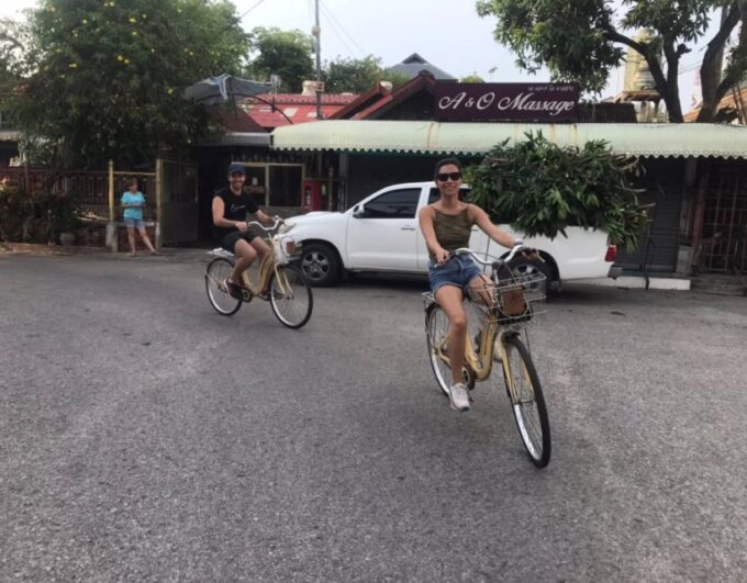 Chiang Mai Private Bike Tour (Half Day) - Local Interactions and Experiences