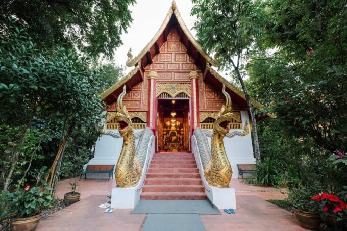Chiang Mai: Private Doi Suthep-Chiang Mai City Temple Tour - Buffet Lunch at Holiday Garden Hotel