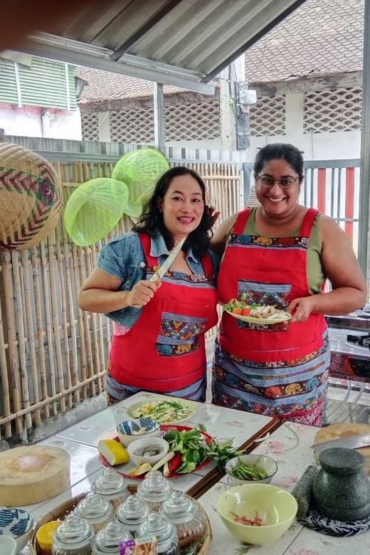 Chiang Mai: Small Group Thai Cooking Class With Market Tour - Participant Feedback and Ratings