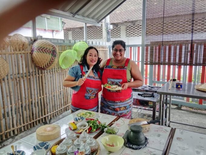 Chiang Mai: Small Group Thai Cooking Class With Market Tour - Reservation and Cancellation Policy