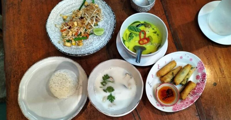 Chiang Mai : Small Group Thai Cooking Class With Market Tour - Key Points