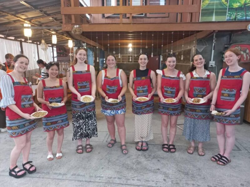 Chiang Mai : Small Group Thai Cooking Class With Market Tour - Booking and Cancellation Policy