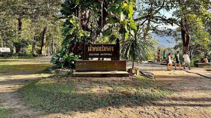 Chiang Mai: Sticky Waterfall, Chet Si Fountain Park Transfer - Shared Group Transfer and Meeting Other Travelers