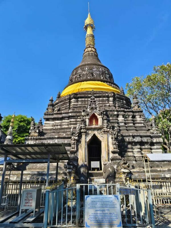 Chiang Mai: Temple Walking Tour with Ex-Monk & Meditation - Wat Lok Molee: Architectural Grandeur