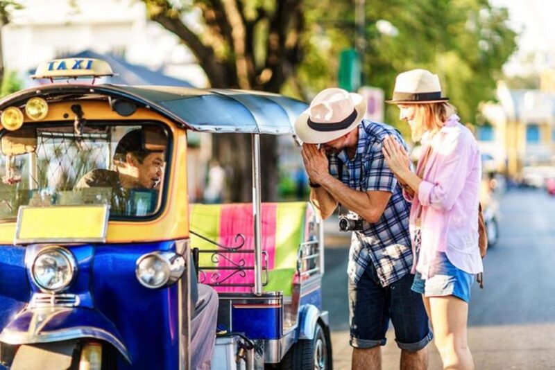 Chiang Mai: Temples and Street Food Night Tour by Tuk Tuk - Cultural Experience