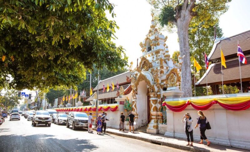 Chiang Mai: Temples and Street Food Night Tour by Tuk Tuk - Inclusions and Important Information