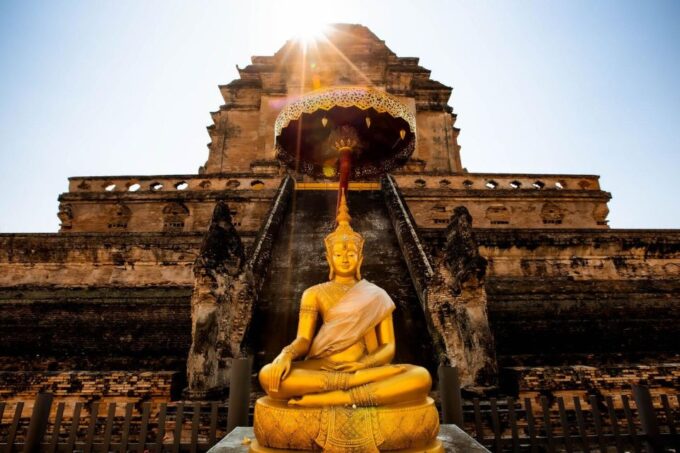 Chiang Mai: Temples and Street Food Night Tour by Tuk Tuk - Guides and Communication