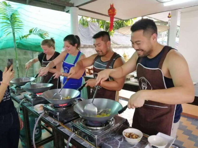 Chiang Mai: Thai Cooking and Market Tour With Lanna Smile - Immersive Cultural Exploration