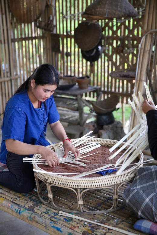 Chiang Mai : Traditional Lanna Bamboo Fan Weaving - Bamboo Harvesting and Preparation