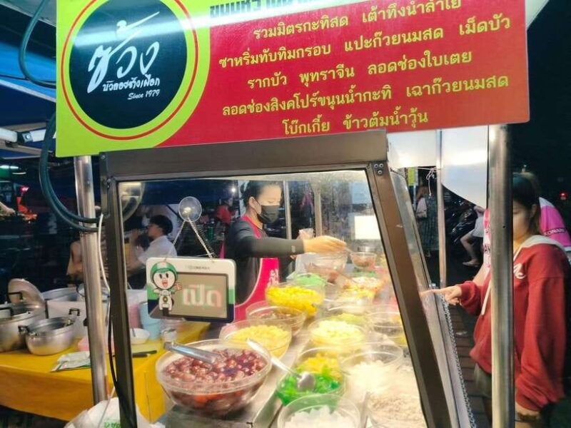 Chiang Mai: Tuk-Tuk Evening Tour With Temples & Street Foods - Market Exploration