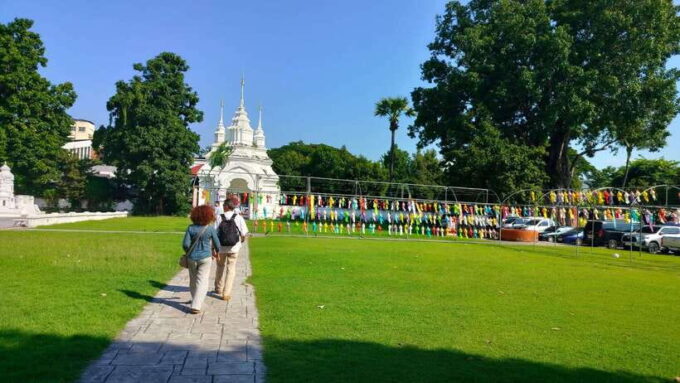 Chiang Mai: Tuk-Tuk Evening Tour With Temples & Street Foods - Frequently Asked Questions