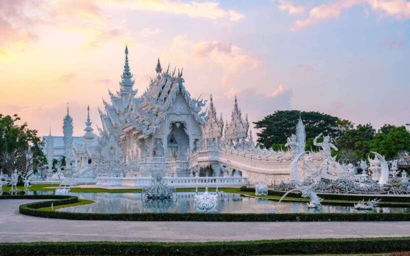 Chiang Mai : White and Blue Temples and Lalita Cafe - Key Points