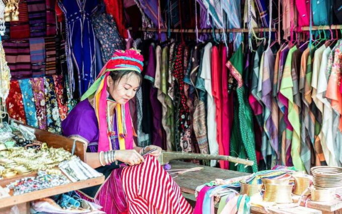 Chiang Mai : White and Blue Temples and Lalita Cafe - Visiting the Blue Temple