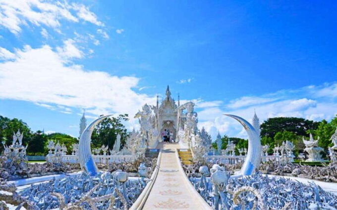 Chiang Mai: White, Blue & Big Buddha Temples in Chiang Rai - Dining and Refreshment Stops